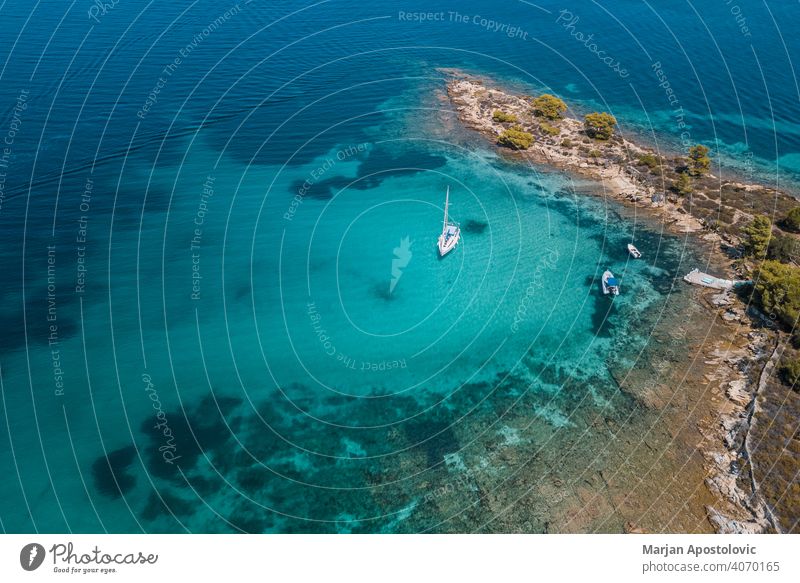Luftaufnahme einer Insel in Griechenland MEER Seeküste blau Tourismus Sommer reisen Ferien & Urlaub & Reisen Wasser Natur Mittelmeer Landschaft Küste Strand