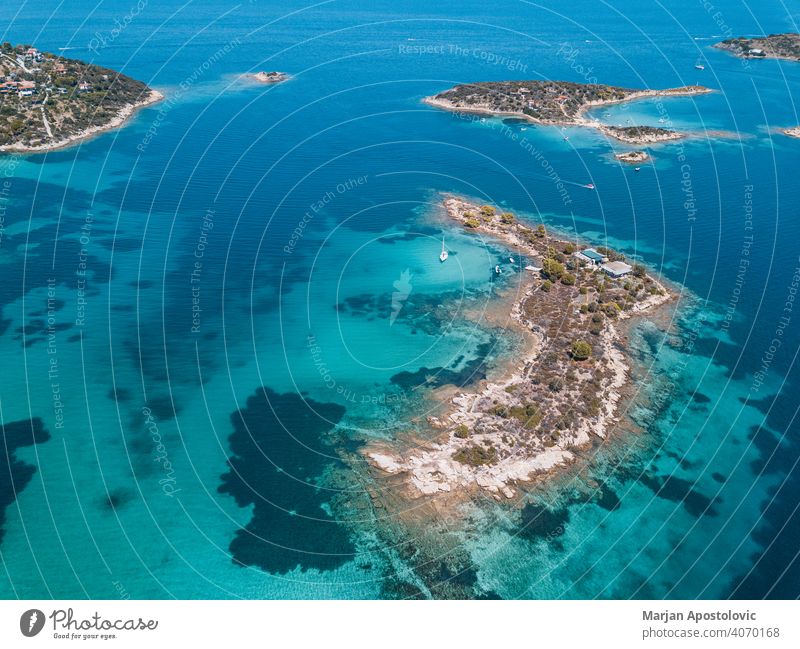 Luftaufnahme einer Insel in Griechenland Antenne Drohnenansicht MEER Seeküste Sommer Sommerurlaub Sommerzeit Ferien & Urlaub & Reisen Urlaubsstimmung reisen