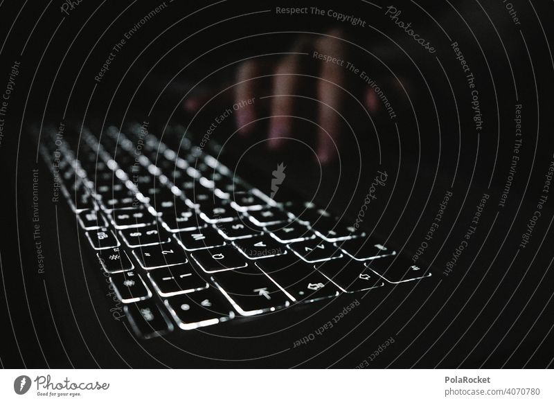 #AS# Hacker am in die Tasten hacken laptop Rechner Hände Finger Bildschirmzeit Internet prokrastinieren Tastatur Fotoserie Datenbank SHOPPING shoppen