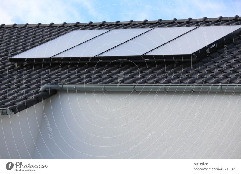 Solarzellen - Photovoltaik auf dem Dach Solarenergie effizienz co2 heizen dachpfannen energieverbrauch umweltschonend unabhängig Heizung Energieversorgung