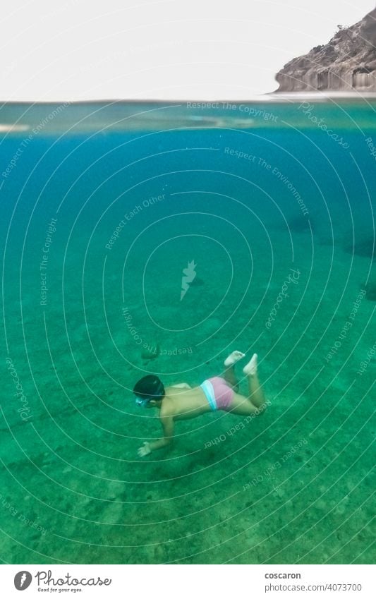 Kleinkind taucht im Mittelmeer aktiv Abenteuer-Camp Tiere aqua Baby Bahamas Transparente Badeurlaub Karibik-Tournee heiter Kind Kindheit Kindererholung niedlich