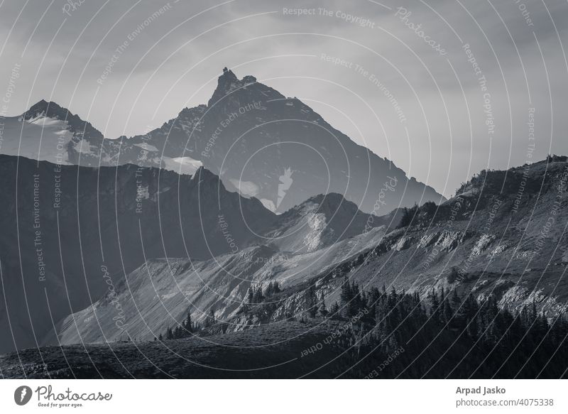 Arkane Lebenskraft Mysteria schwarz auf weiß Landschaft Landschaften mono Berge u. Gebirge Natur Nordkaskaden Washington Kaskaden