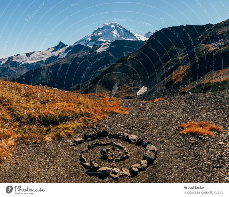 Universelle Hoheit Herbstfarben wandern Landschaft Landschaften Berge u. Gebirge Nordkaskaden Horizontale Wasserscheide Schnee Nachlauf Washington