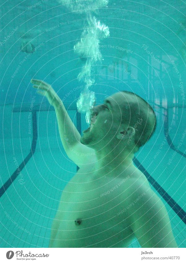 Unter Wasser 2 Schwimmbad tauchen Luft Freizeit & Hobby Mann blasen Sport