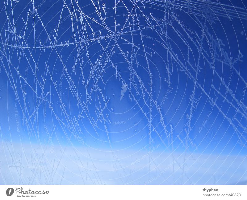 Eiskristalle über den Wolken Luftverkehr Makroaufnahme Himmel blau