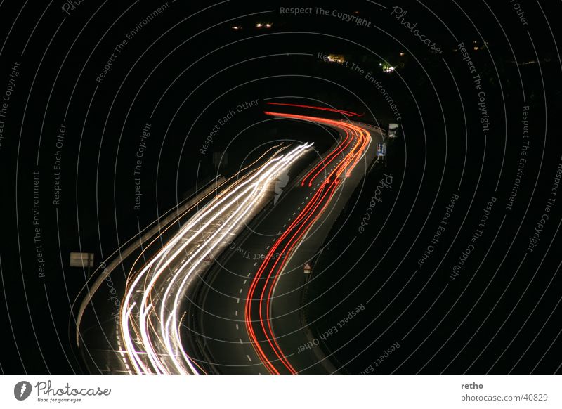 lichtspuren Autobahn Leuchtspur Langzeitbelichtung weiß rot Rücklicht Scheinwerfer s-kurve