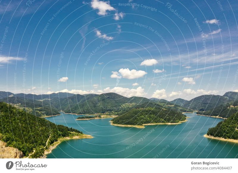 Zaovine See Blick von Tara Berg in Serbien Abenteuer Balkan schön blau Schlucht Ausflugsziel Umwelt Europa Wald traumhaft grün Horizont Landschaft