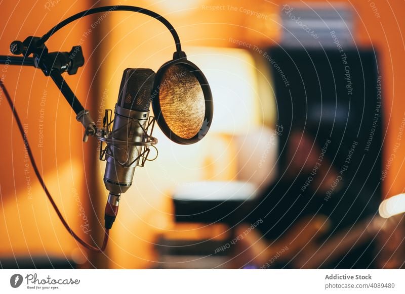 Professionelles Studiomikrofon Mikrofon Aufnahme Silber Pop vereinzelt Klang Jockey Industrie Mitteilung Radio Gesang Karaoke Atelier professionell Kabel