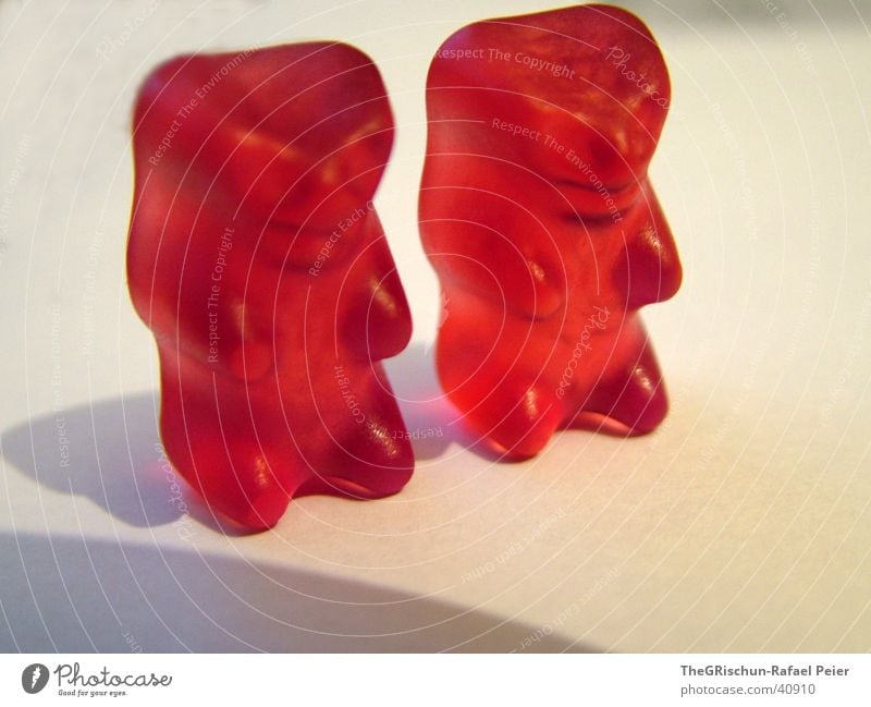 Verliebte Bären Gummibärchen rot süß 2 Zusammensein passen geben Sehnsucht Ergänzung trösten Reinigen süssikeiten Liebe gehören Ernährung red Schatten Partner
