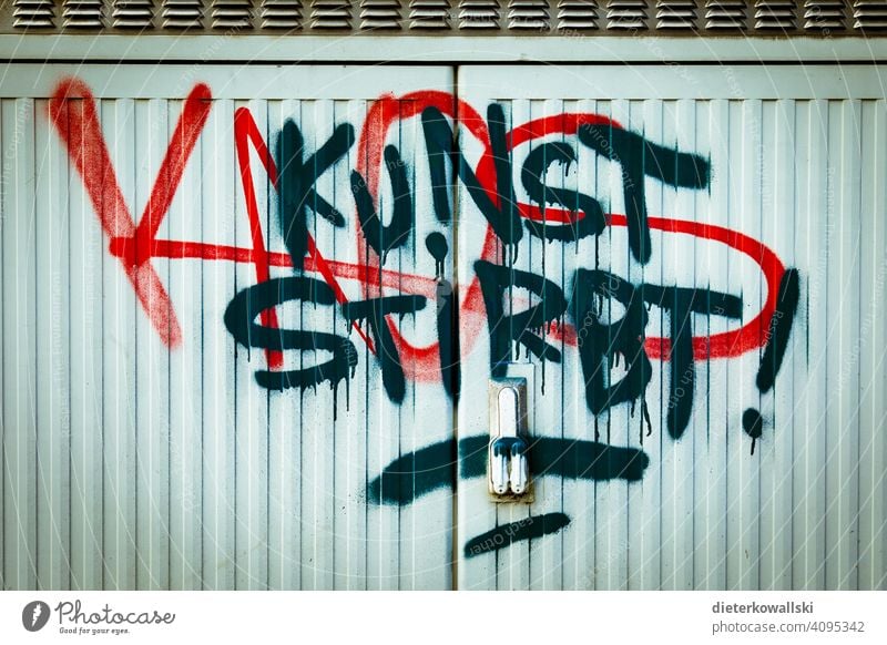 Graffiti „Kunst stirbt“ Krise Farbfoto Kultur Außenaufnahme Kreativität Corona Pandemie Corona-Virus Prävention Unterstützung Pandemie - Krankheit Verlierer