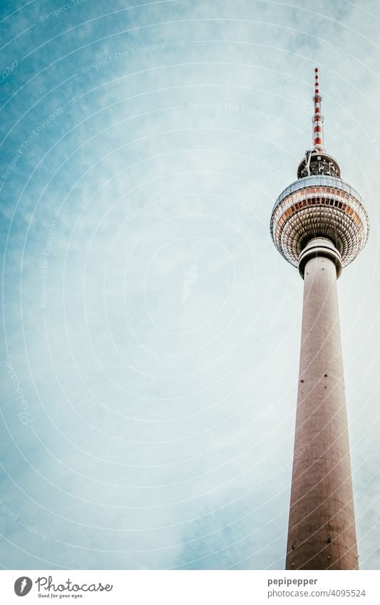 Berliner Fernsehturm Alexanderplatz Turm Wahrzeichen Himmel Hauptstadt Architektur Sehenswürdigkeit Stadtzentrum Berlin-Mitte Bauwerk Tourismus Außenaufnahme