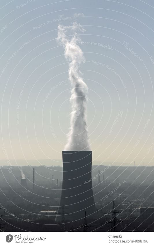 Kühlturm im Ruhrgebiet Industrie Energiewirtschaft Kohlekraftwerk Umweltverschmutzung Umweltschutz Klimawandel Wasserdampf CO2-Ausstoß Stromkraftwerke