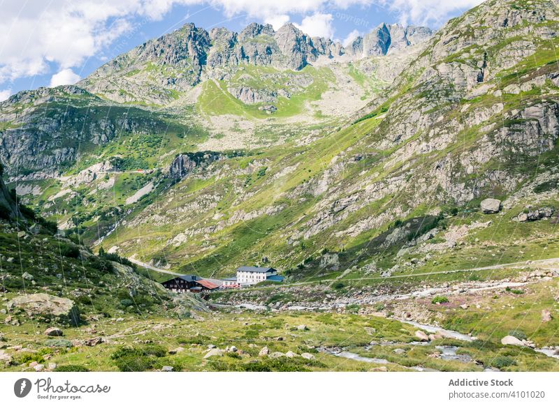 Malerische idyllische Berglandschaft in der Schweiz malerisch Berge u. Gebirge Wiese Gipfel Landschaft Alpen grün Natur Tourismus ländlich Sommer Gras