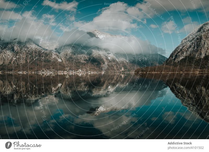 Perfekter türkisfarbener See reflektiert Wolkenhimmel Berge u. Gebirge Reflexion & Spiegelung Schnee reisen inspirierend ruhig Landschaft Natur wolkig Kristalle