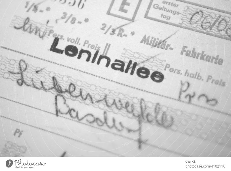 Überholt Fahrkarte DDR Vergangenheit abgelaufen ungültig verfallen Ostberlin Ostalgie Leninallee versunken verschwunden nicht existent Vergänglichkeit
