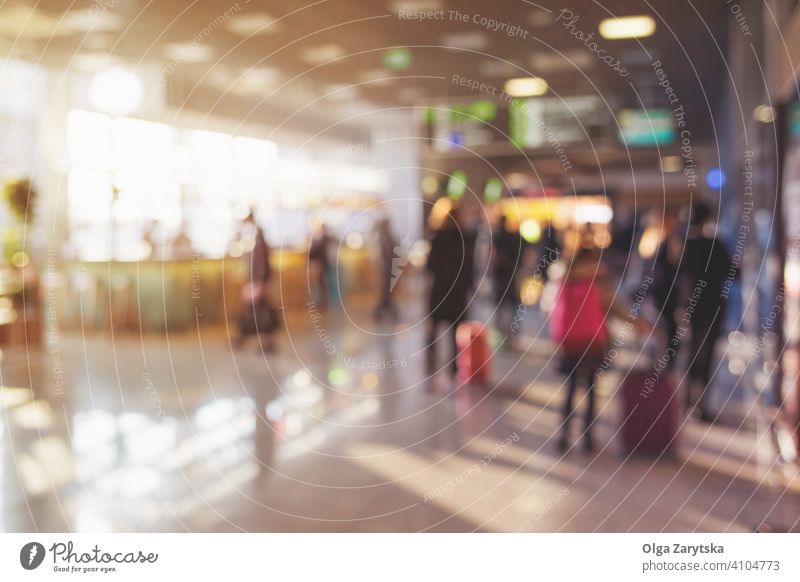 Unscharfe Menschen mit Gepäck im Flughafen. Unschärfe Hintergrund Silhouette Person modern reisen Innenbereich Transport Reise Verkehr Terminal Menge Passagier