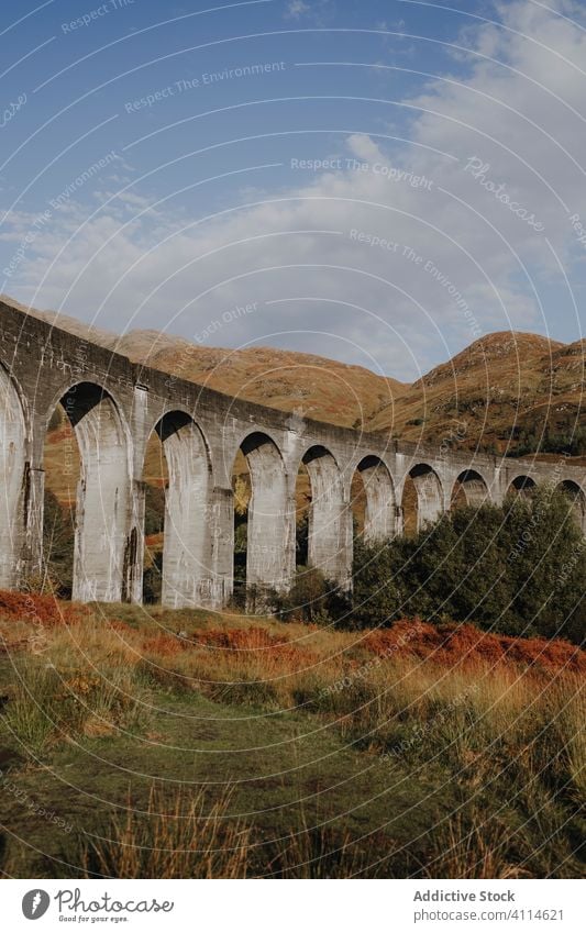 Alte Steinbrücke im Hochland Brücke Viadukt Berge u. Gebirge alt Eisenbahn Landschaft Schottland Natur reisen Tourismus Reise Ausflug Architektur Struktur