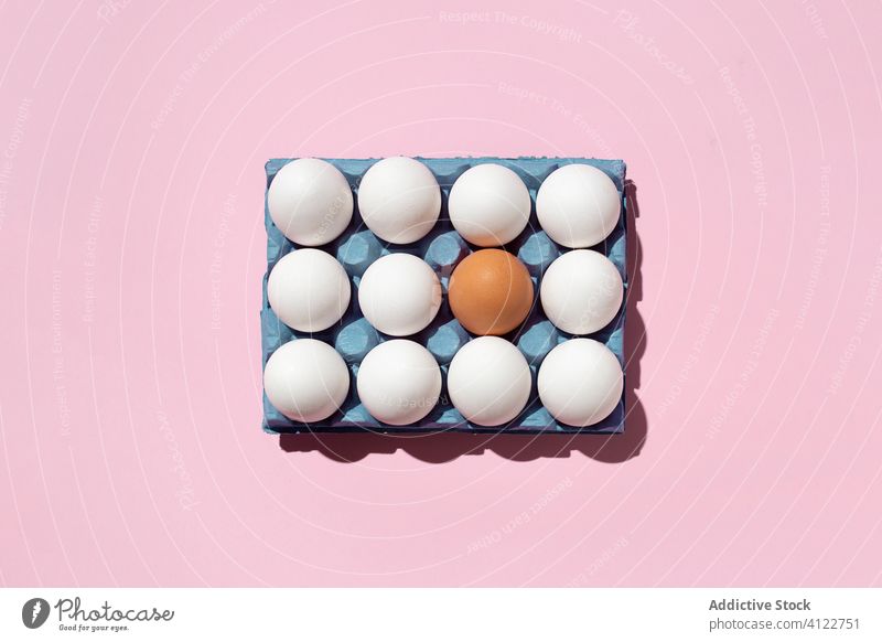 Hintergrund von Eiern auf rosa Tisch übergangslos Oberfläche Atelier Ostern Design Kunst kreativ natürlich Lebensmittel Ordnung Frühling Zusammensetzung frisch