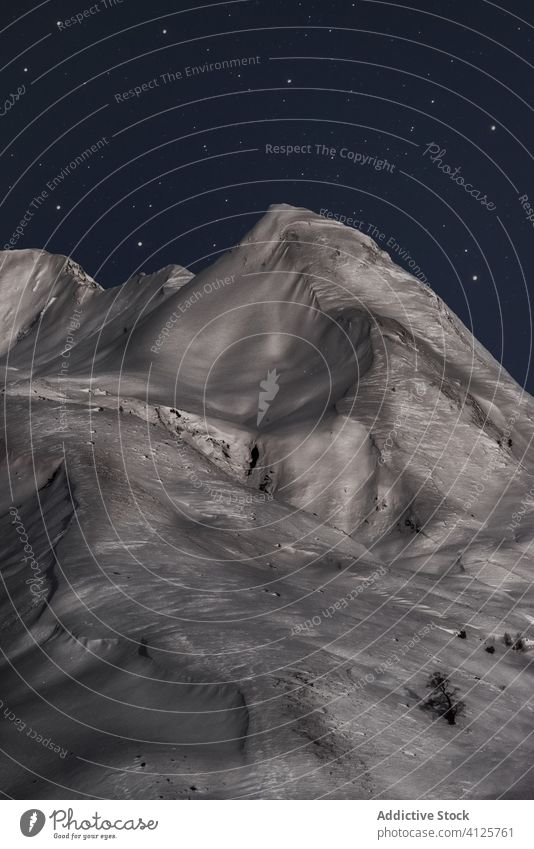 Berge in der Nacht hell Atmosphäre Schmuckkörbchen reisen Himmel Hügel Hintergrund im Freien Glanz Galaxie Gipfel märchenhaft winzig Klippe Fee Stern Cluster