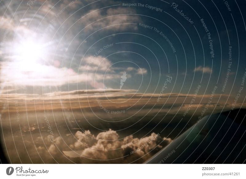 Überflieger Wolken Luftverkehr Superleichtflugzeug Sonne Himmel Flügel Sonnenreflektion