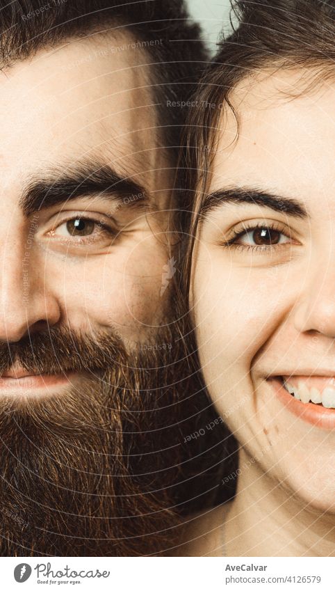 Super Nahaufnahme eines Paares von einem Mann und einer Frau lächelnd zur Kamera, Liebe Konzept Person Zusammensein männlich Pflege Kaukasier Gesicht Porträt