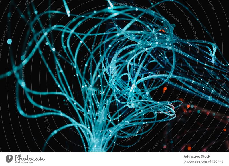 Abstrakter Hintergrund mit durchscheinenden Fäden abstrakt Draht Kunst chaotisch kreativ Design Diffusion Faser Material hell blau Farbe dynamisch Energie