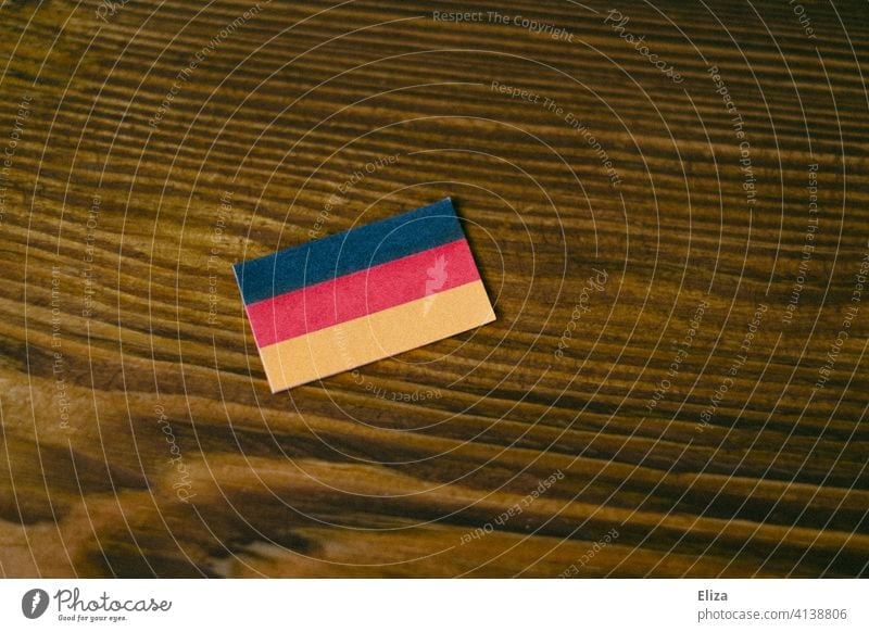 Deutschlandflagge auf Holz deutsch Deutschlandfahne Flagge Deutsche Flagge Fahne Nationalflagge Patriotismus schwarz rot gold