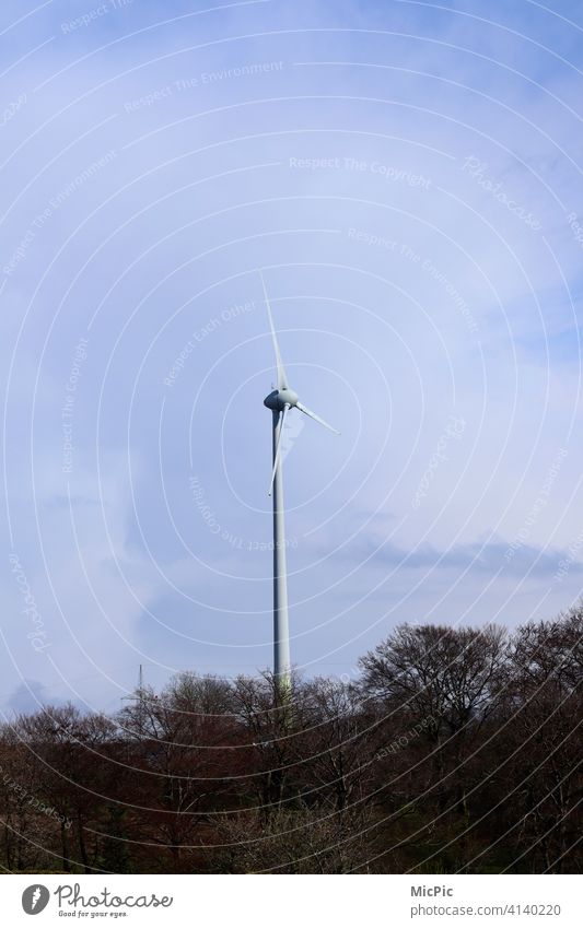 Energie Windenergie weiß blau Landschaft Windrad Strom Energiewirtschaft Windkraftanlage Erneuerbare Energie Rotor Technik & Technologie Himmel Elektrizität