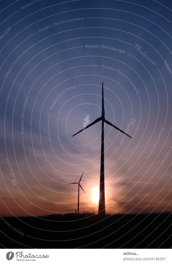 die Windmixer Windrad Erneuerbare Energie Windkraftanlage Energiewirtschaft Himmel nachhaltig Umweltschutz Abend Sonnenuntergang Sonnenaufgang Textfreiraum