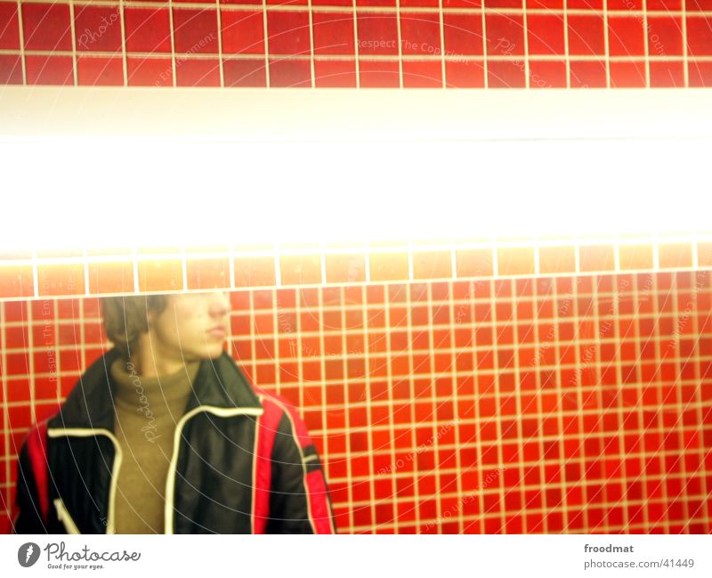 Dennoch kein Licht aufgegangen Mosaik Spiegel Lampe Bad Unschärfe Mann Fliesen u. Kacheln Toilette Typ Haus der Kulturen der Welt Anschnitt