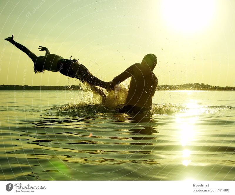 Wasser spritzt nass #2 Lifestyle Freude Schwimmen & Baden Freizeit & Hobby Ferien & Urlaub & Reisen Sommer Sonne Strand Mensch maskulin Freundschaft