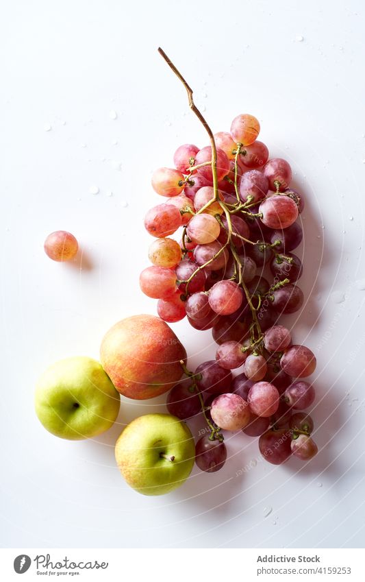 Rosa Muskatellertrauben Traube Frucht Haufen Beeren weiß Lebensmittel rosa rot Wein frisch Weinrebe Gesundheit Weingut reif Natur Saft Blatt Kardinal Sommer