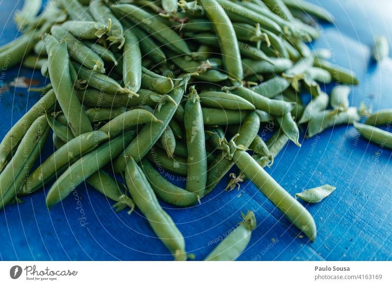 Frische Erbsen frisch Bioprodukte Gemüse Vegetarier grün Farbfoto Ernährung Lebensmittel Gesundheit Vegetarische Ernährung Foodfotografie Essen