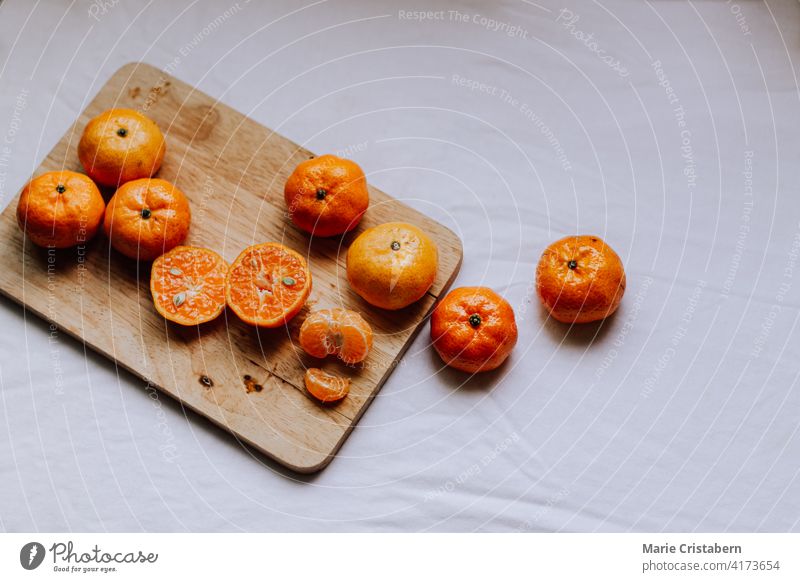 Gesunder Weg zu natürlichem Vitamin C gesunde Lebensweise und Ernährung gesunde Diät und Ernährung Bio-Mandarinen Ascorbinsäure Weichzeichner