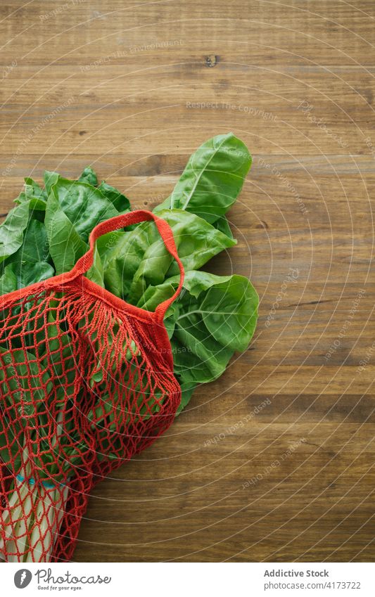 Gemüse in umweltfreundlichen Beuteln Baumwolle Tasche Öko Sack sortiert keine Verschwendung Konzept gesunde Ernährung frisch hölzern Tisch organisch Gesundheit