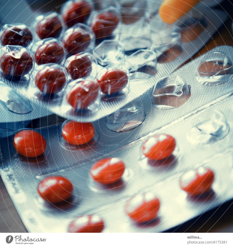 Die Pille, Antidepressiva oder Placebo? Tabletten Doping Medikament Dragees Medizin Pillen Pastillen Lutschtabletten Blister Blisterverpackung orange