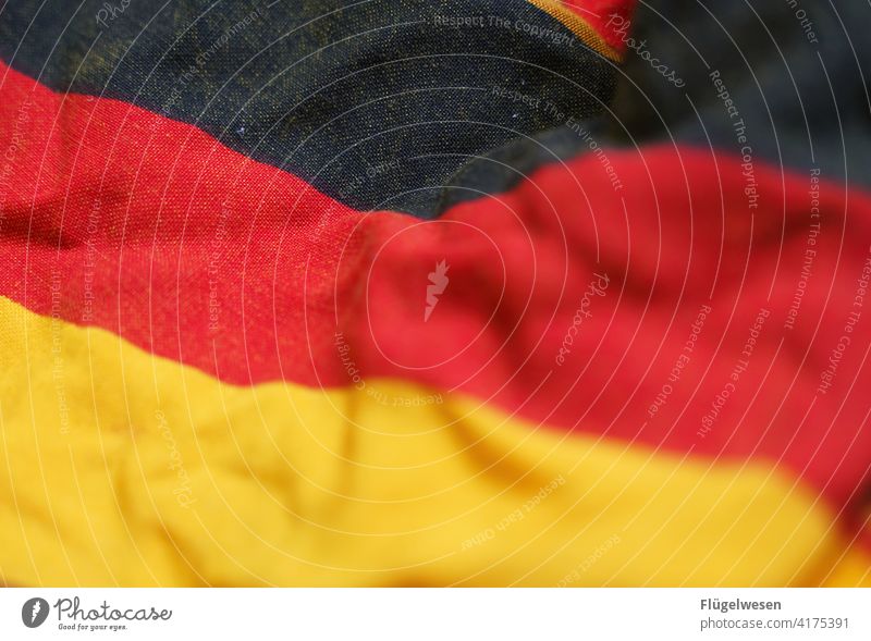 United Colors III Fahne Flagge Deutschland Nationalflagge Nationalfeiertag Weltmeisterschaft Europameisterschaft farbenfroh Farbenspiel DDR DDR-Flagge