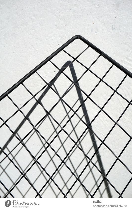 Abstraktes Denken Gestell Sitzgelegenheit Schatten doppelt Wand abstrakt Gitter Form Strukturen & Formen Textfreiraum oben Pyramide Kontraststark