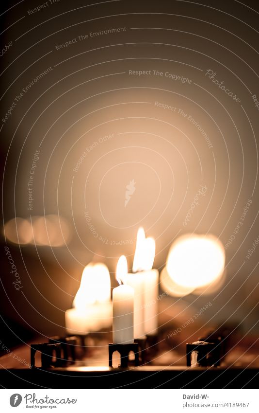 Ruhe und Stille - Glaube und Religion Hoffnung Kerzen brennen brennend wärme Licht leuchten Kerzenschein