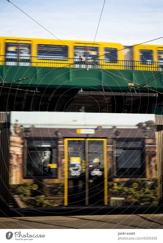 öffentlicher Nahverkehr von Tram und U-Bahn Öffentlicher Personennahverkehr Verkehrswege Verkehrsmittel Schienenverkehr Schönhauser Allee Prenzlauer Berg