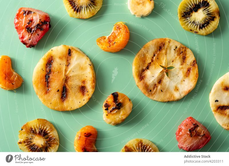 Kühlergrill Fruchtmuster Apfel Banane Barbecue Dessert Essen Lebensmittel grün gegrillt Gesundheit Kiwi mischen orange Muster Teile Erdbeeren Sommer süß