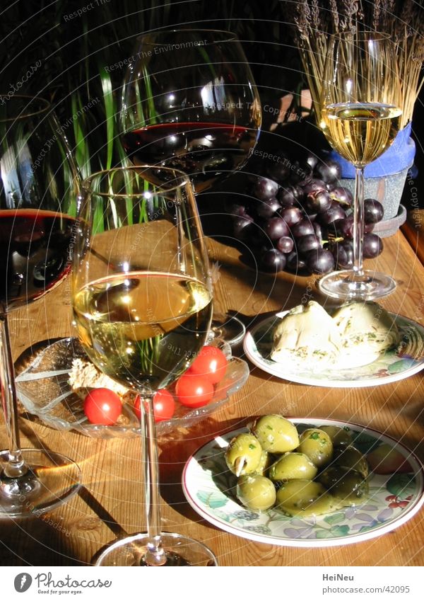 Essen mit Stil Oliven Aperitif Vorspeise Ernährung genießen Wein