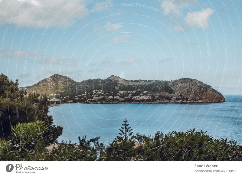 Blick aufs Meer von Canaymel Berge Wasser Himmel Natur Wolken Küste Landschaft Farbfoto Menschenleer Außenaufnahme Schönes Wetter Felsen blau Tag Insel Umwelt