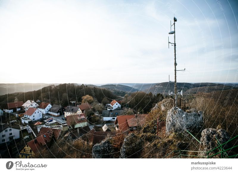 Fränkische Naturlandschaft - Wichsenstein fernsicht Aussicht wandern Tourismus Nachhaltigkeit Oberfranken Bayern wald felsen Felsformation sonne Sonnenschein