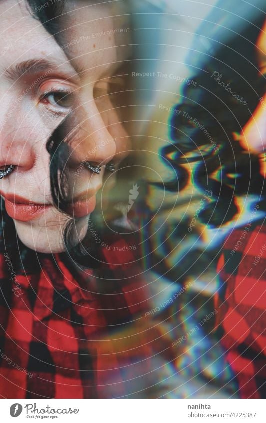 Surreales Bild einer jungen Frau durch ein Prisma surreal Porträt Kunst Reflexion & Spiegelung Emotion Stimmung Kreativität Vorstellungskraft künstlerisch