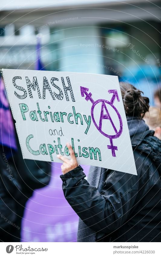 Feministische und antikapitalistische Demonstration 1 Prozent Mobilisierung Einsatzgruppe Aktion Aktivist Berufung Kapital Kapitalismus Wandel & Veränderung