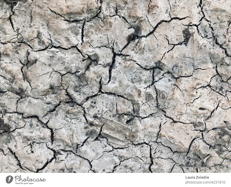 Boden bei Trockenheit, Bodenbeschaffenheit und trockenem Schlamm Dürre Riss Oberfläche geknackt Erde trocknen Klima schlammig Muster Muster in der Natur Land