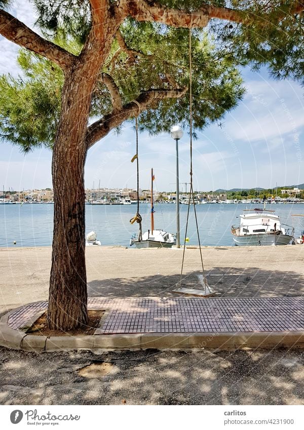einfach mal abhängen ......  | Schaukel mit Meerblick Baum Boot Schiff Hafen Porto Colom Mallorca Balearen Spanien Ferien & Urlaub & Reisen Sommer Küste