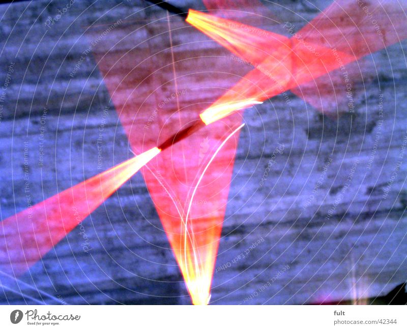 licht Licht rot Schwung Beton Dinge 3 Bewegungsunschärfe weiß Lichterkette Kunst Design gleichzeitig Geschwindigkeit Fototechnik Lampe Metall Decke oben roas