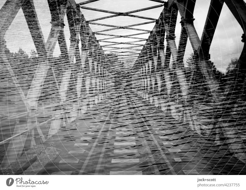 Bridge over troubled water Fachwerkbrücke Eisenbahnstrecke Eisenbahnbrücke Verkehrswege lost places Strukturen & Formen Symmetrie Eisenkonstruktion Schiene